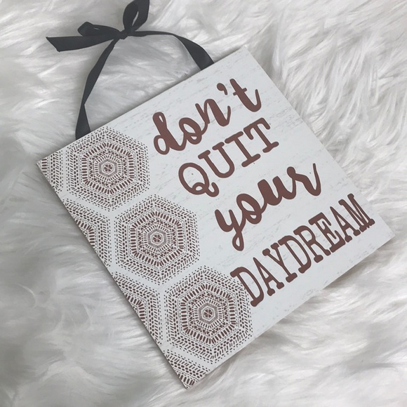 Home Decor Wall Hanging Decorative Plaque "Don’t quit your Daydream" Creme Brown - Picture 2 of 3
